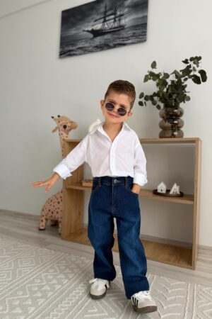 Mavi Kot Pantolon Beyaz Gömlek Takım